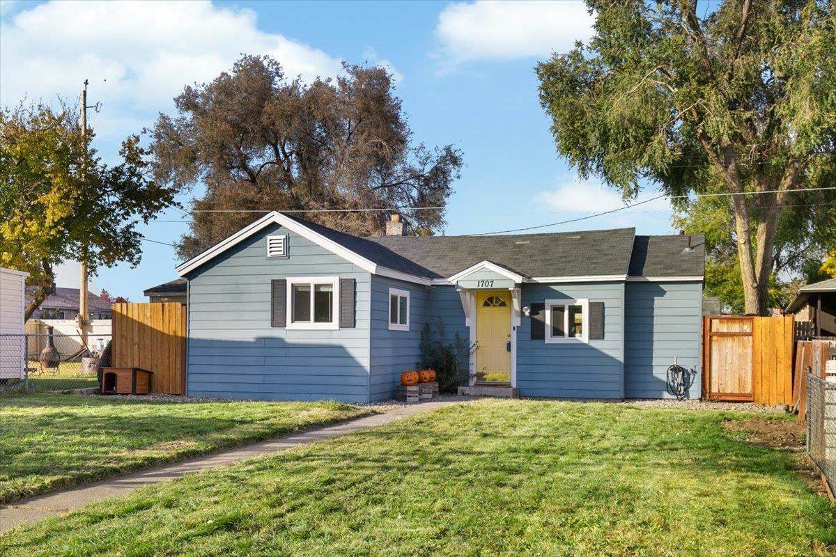 1707 Crown Ave - Photo 1