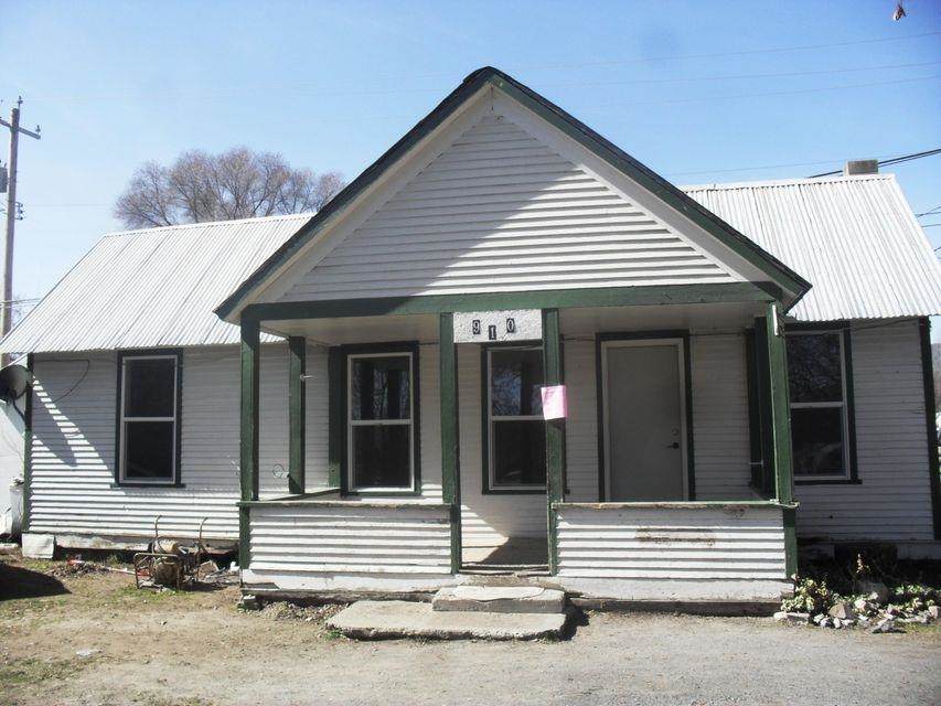 910 Meyers St - Photo 1