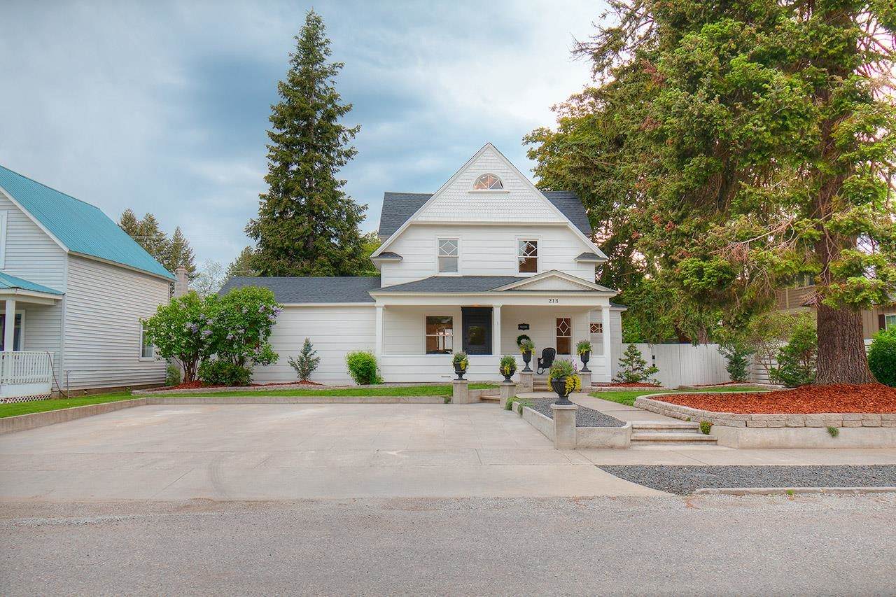 213 Warren Ave - Photo 1
