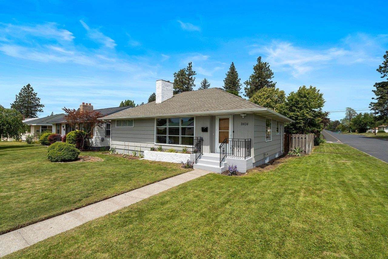2404 Gordon Ave - Photo 1