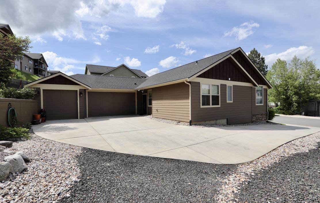 611 Willapa Ave - Photo 1