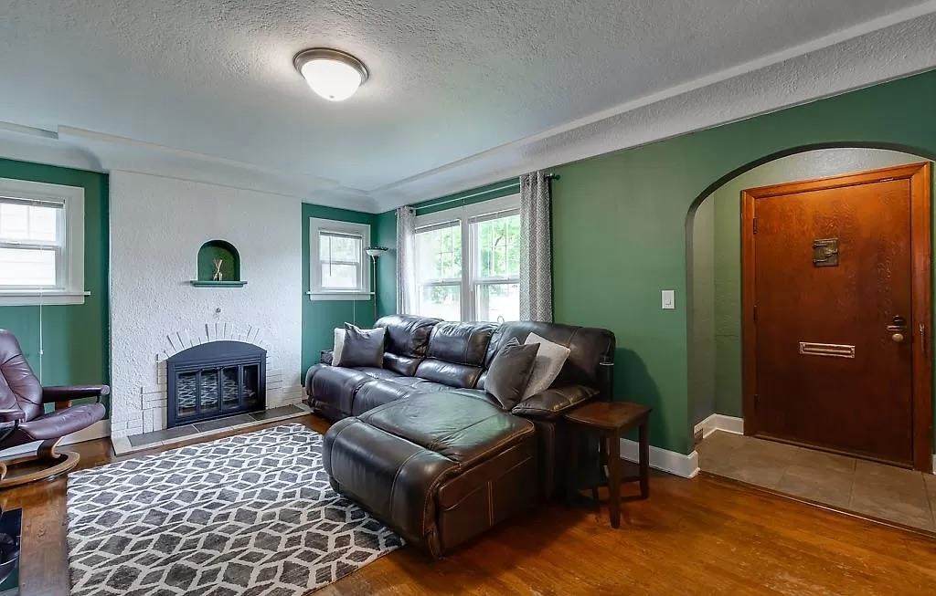 2423 Euclid Ave - Photo 1
