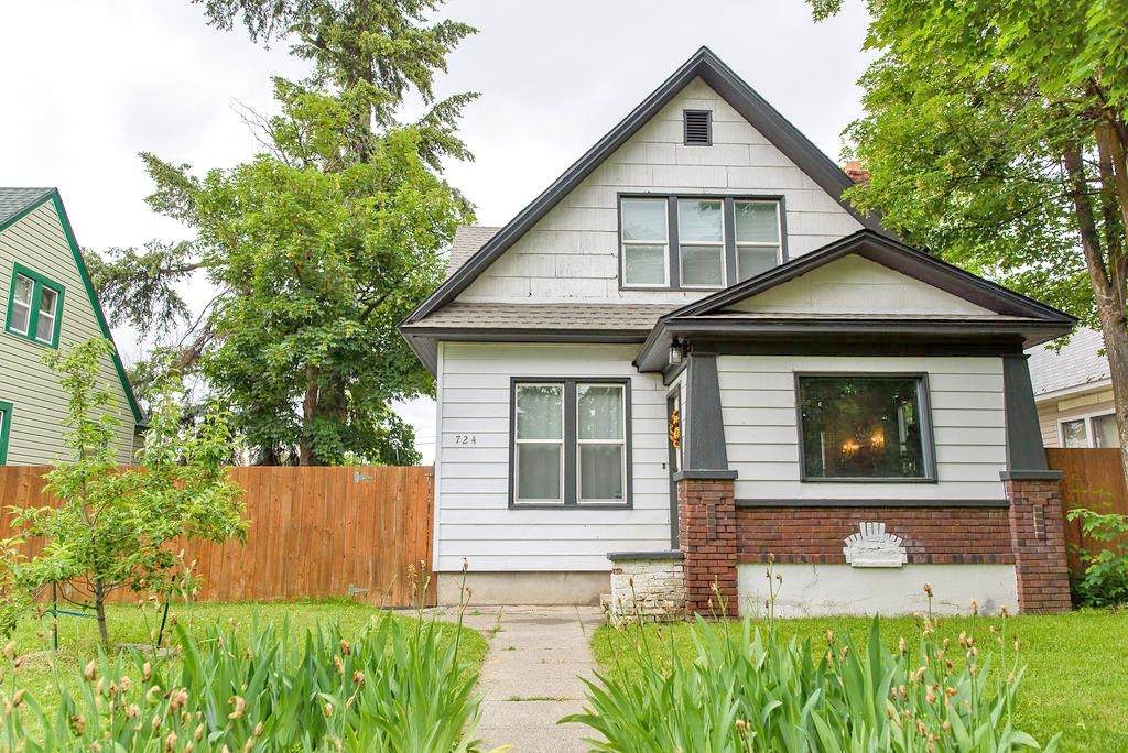 724 Chelan Ave - Photo 1