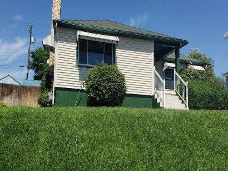 2710 Longfellow Ave - Photo 1