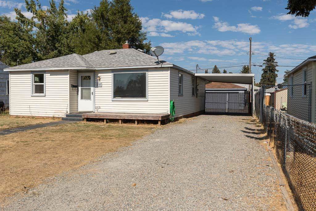 1647 Columbia Ave - Photo 1