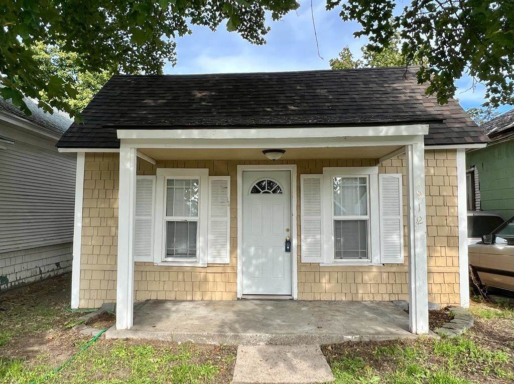 1912 Grace Ave - Photo 1