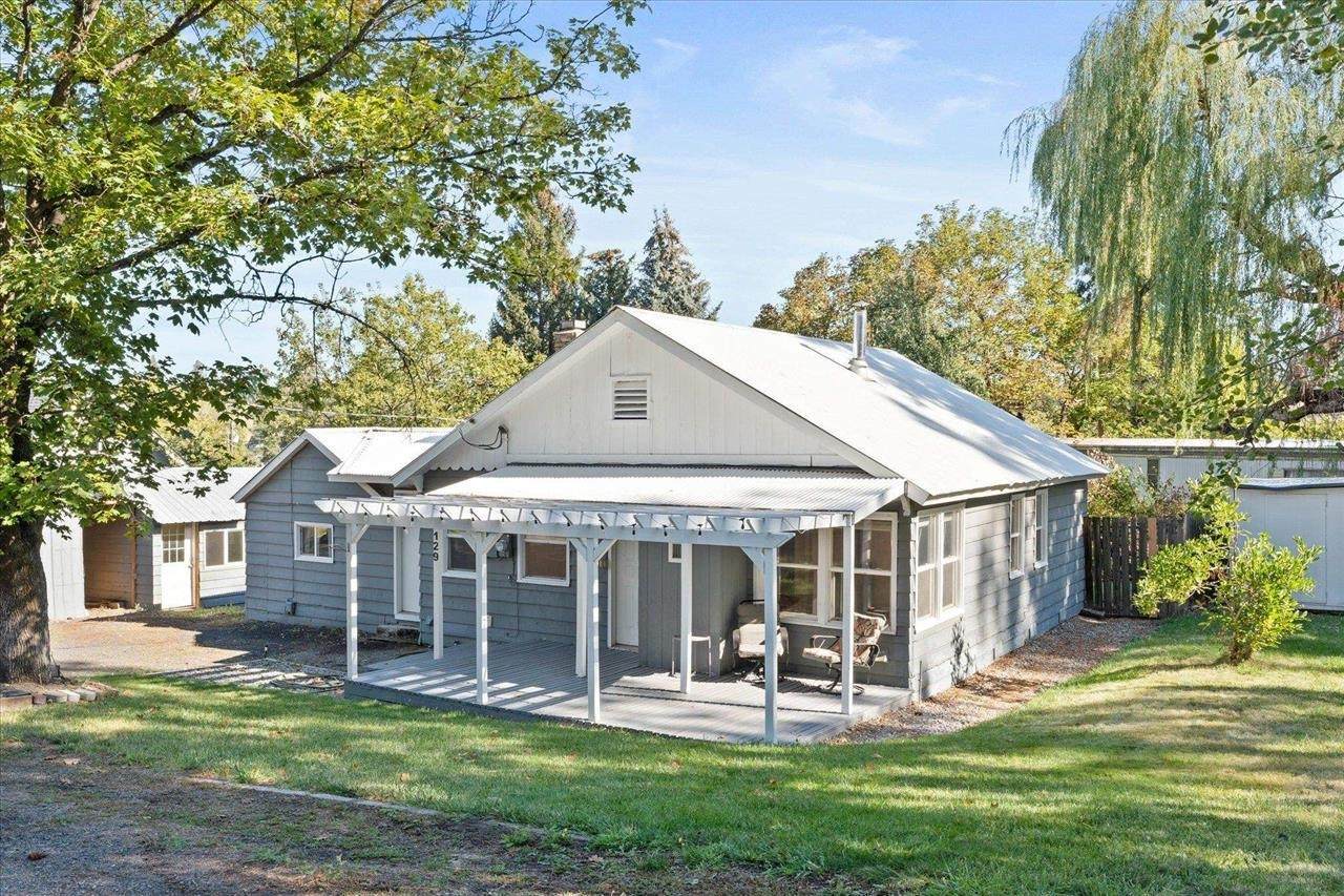129 Pine St - Photo 1