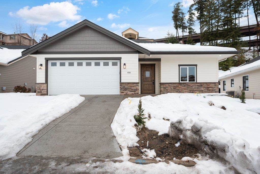 618 Lakeview Ln - Photo 1