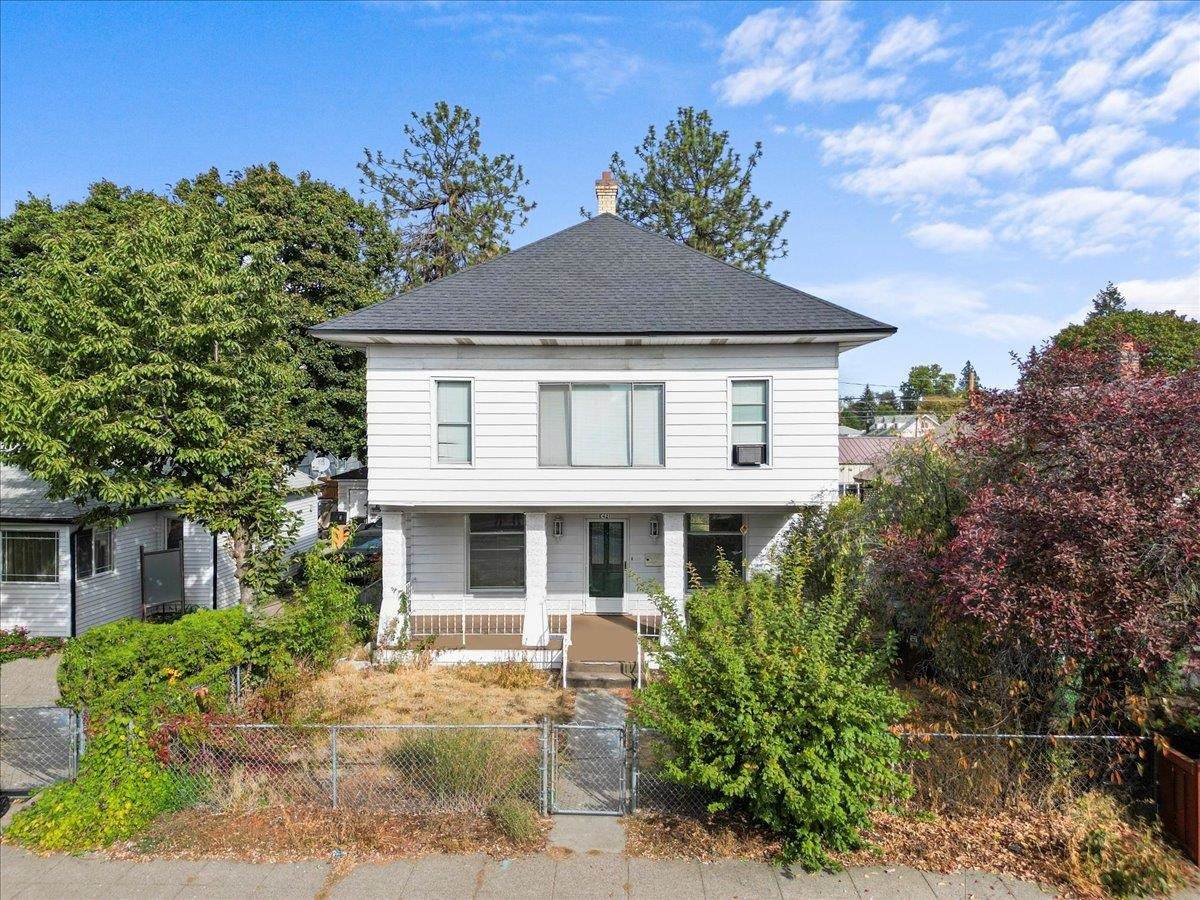 421 Broad Ave - Photo 1