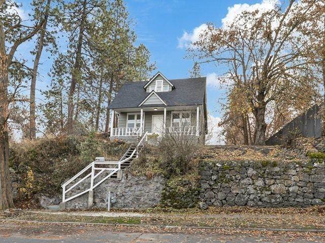 918 10th Ave - Photo 1