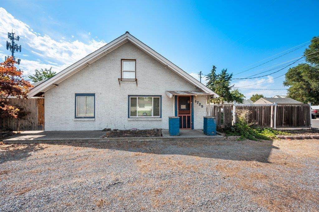 1725 Park Rd - Photo 1