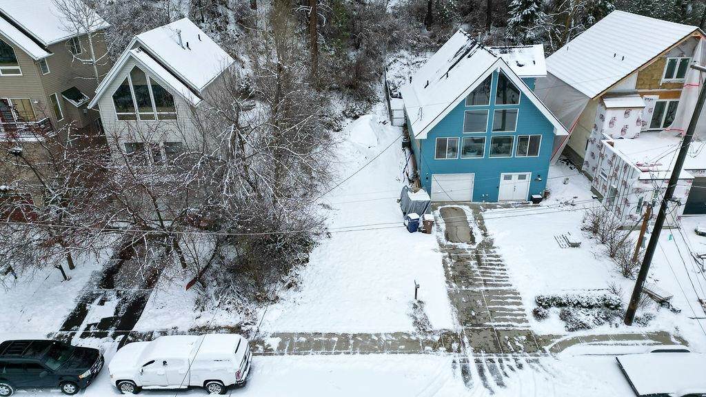 2329 Bennett Ave - Photo 1