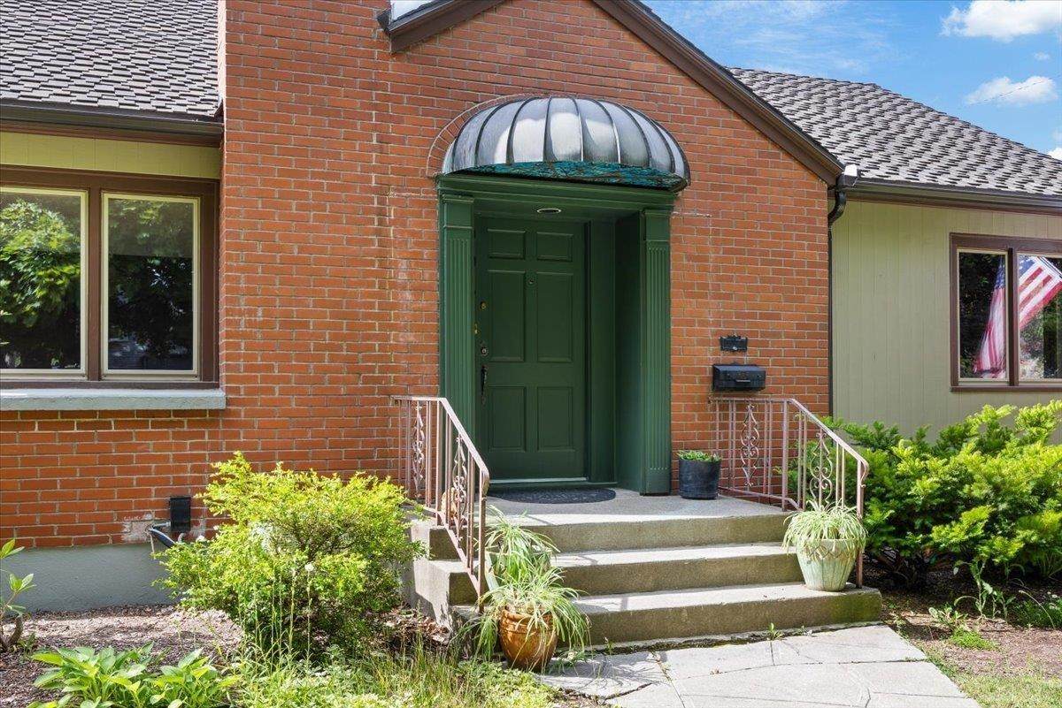 904 40th Ave - Photo 1