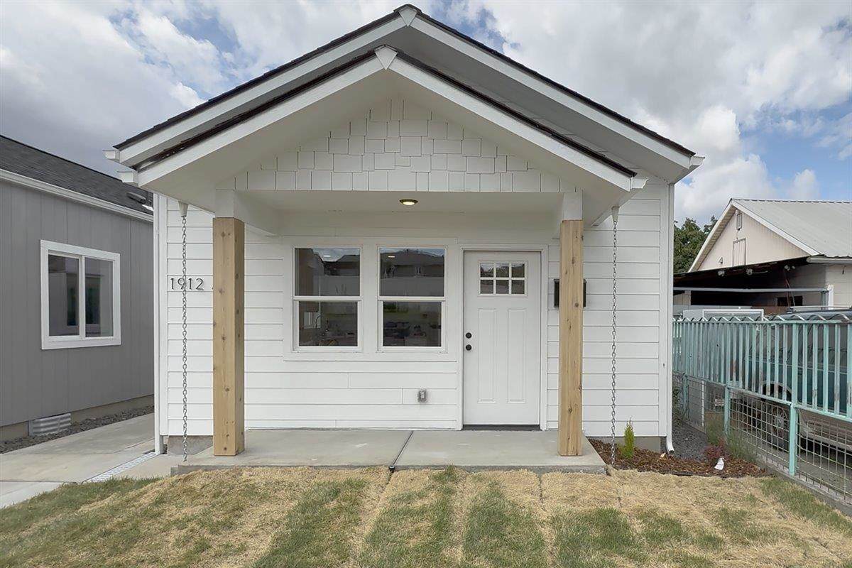 1912-B Buckeye Ave - Photo 1