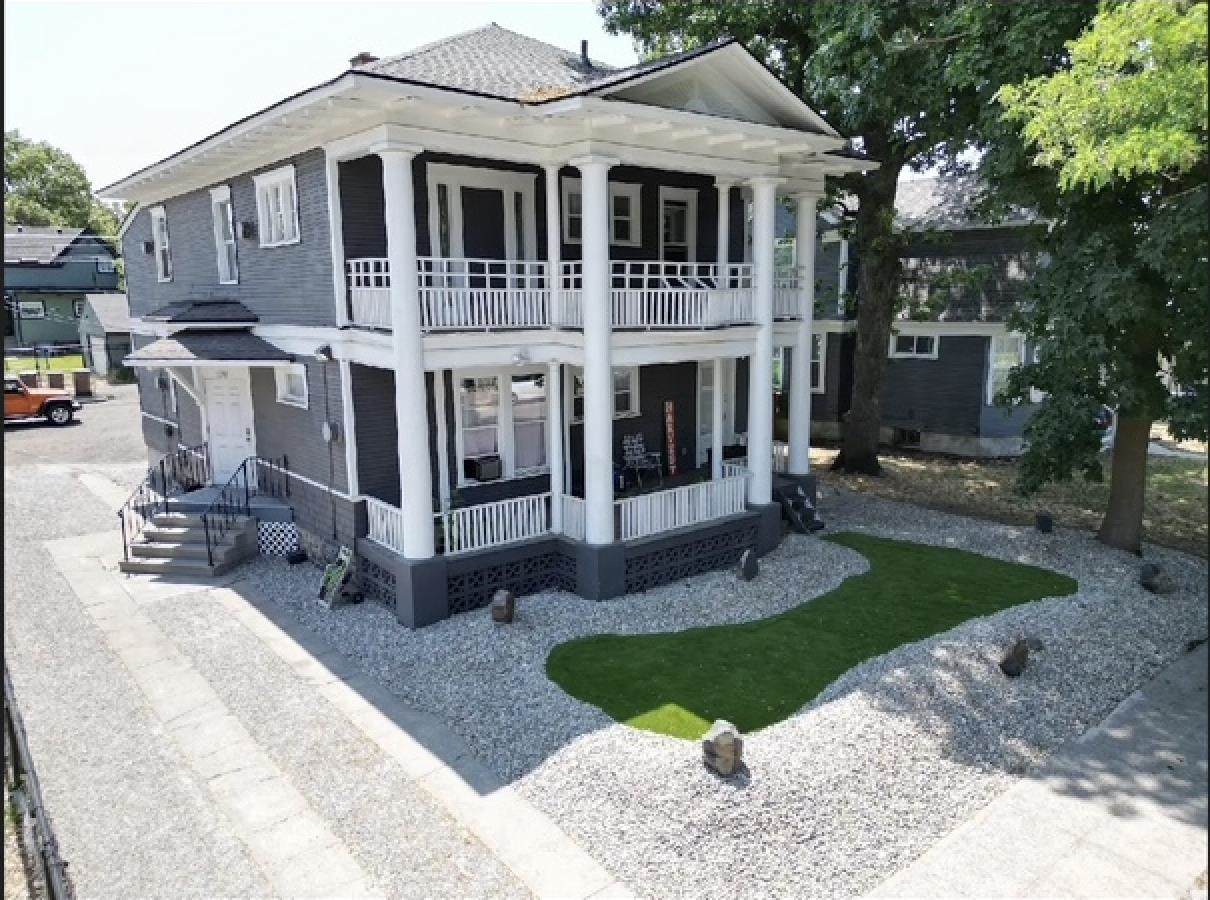 1119 Augusta Ave - Photo 1