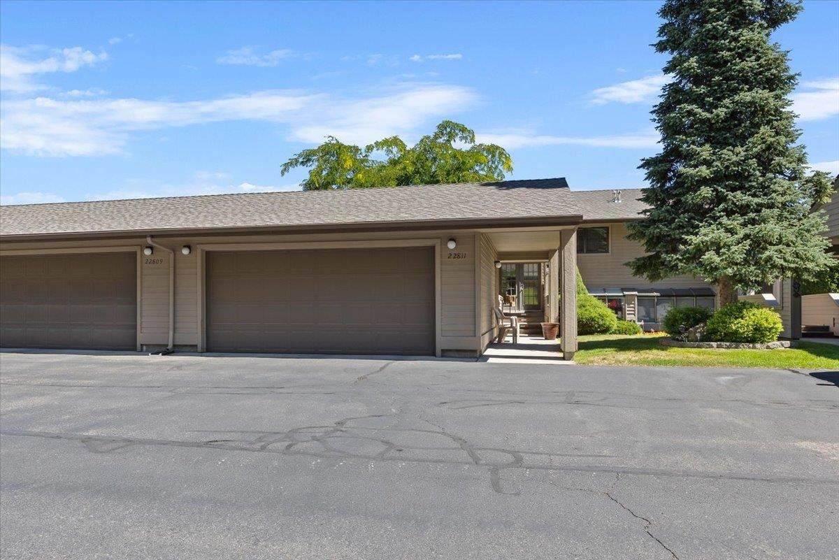 22811-22811 Clearwater Ln - Photo 1