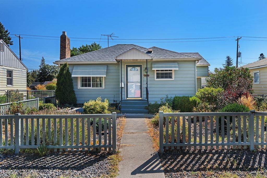 5224 Lincoln St - Photo 1