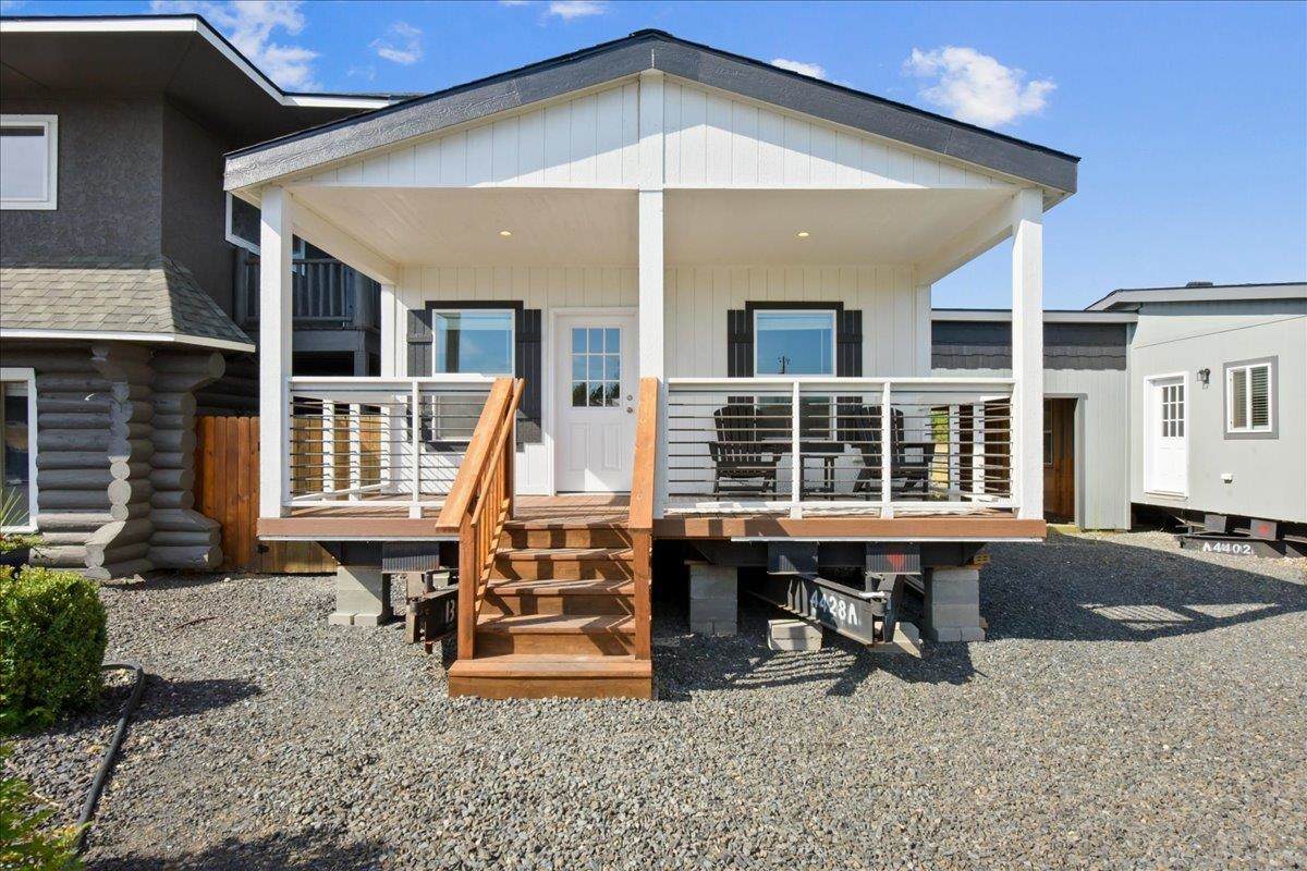 613 State Ave - Photo 1