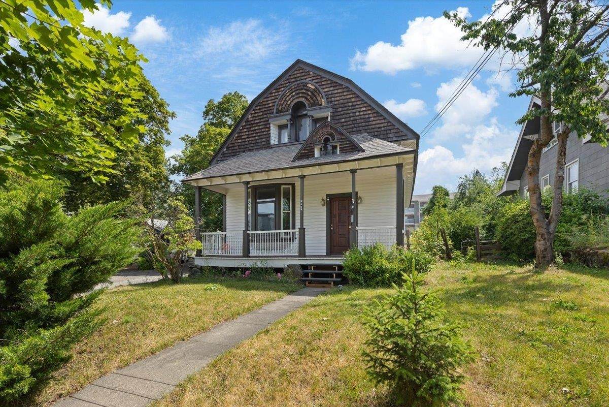 623 Denver St - Photo 1