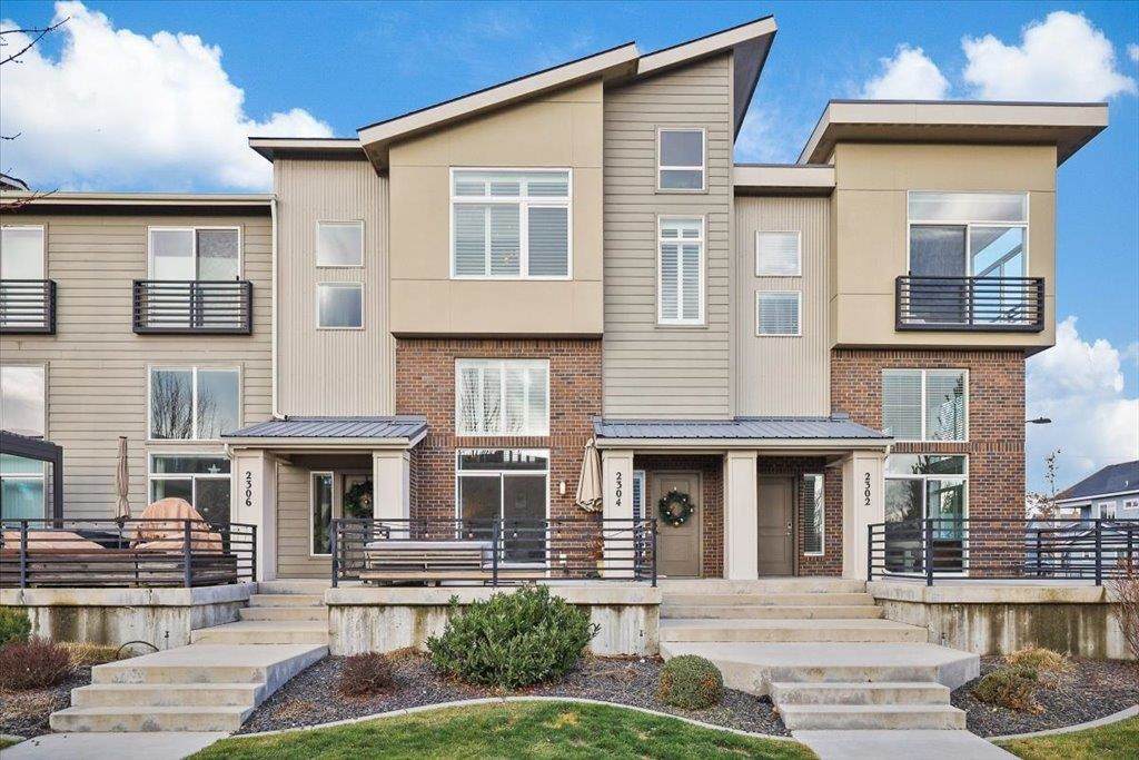 2304 Summit Pkwy - Photo 1