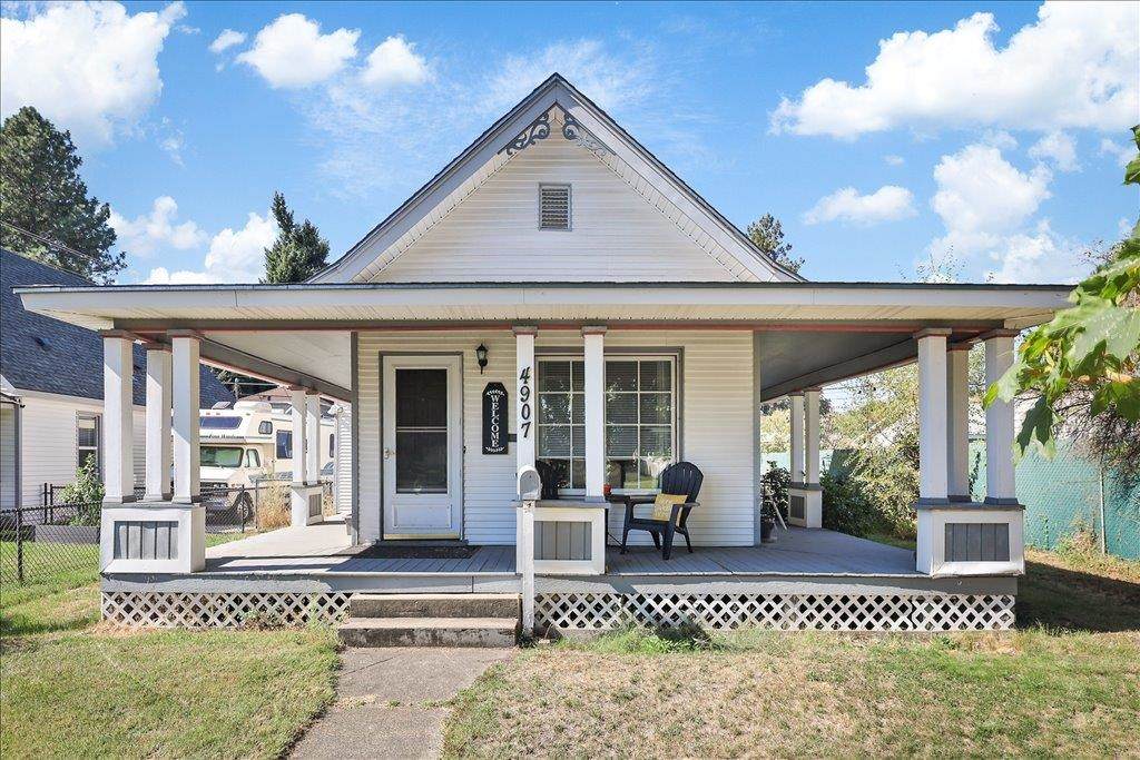 4907 Howard St - Photo 1