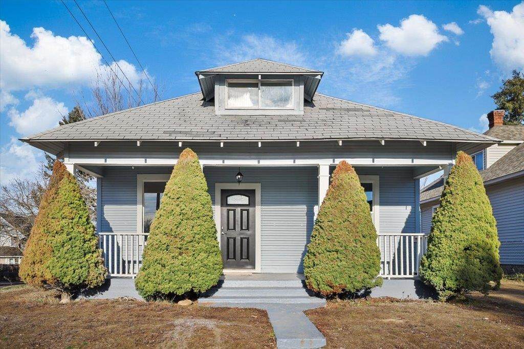 1430 Spofford Ave - Photo 1