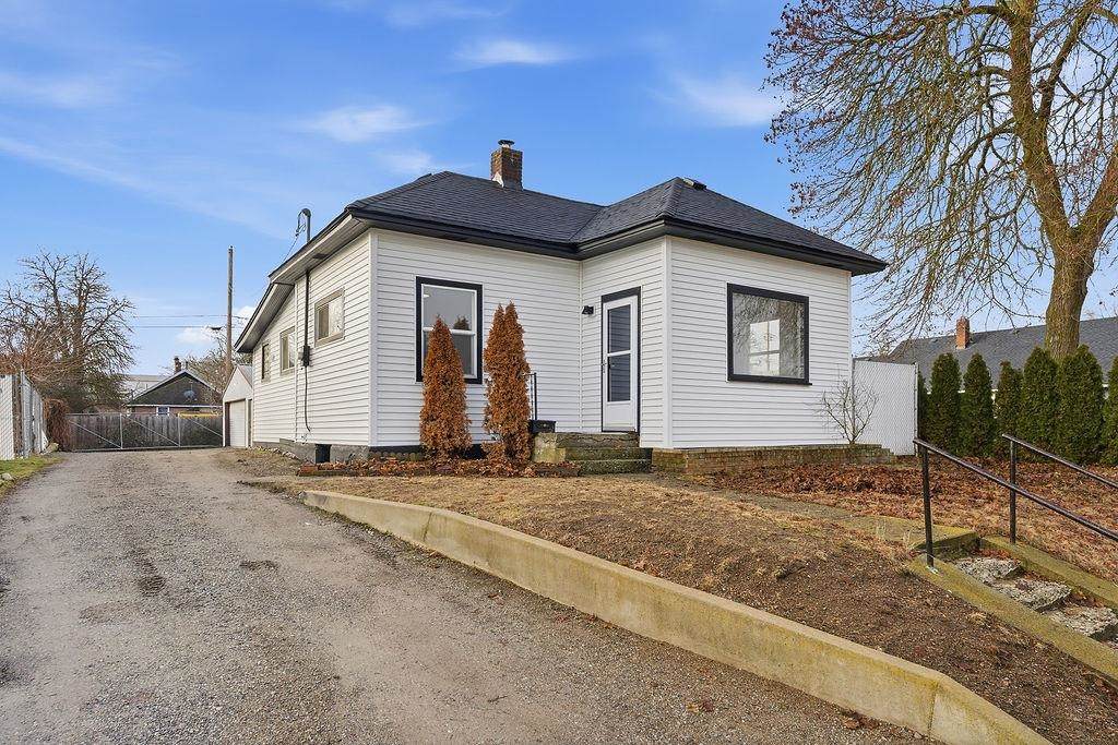 2804 Rowan Ave - Photo 1