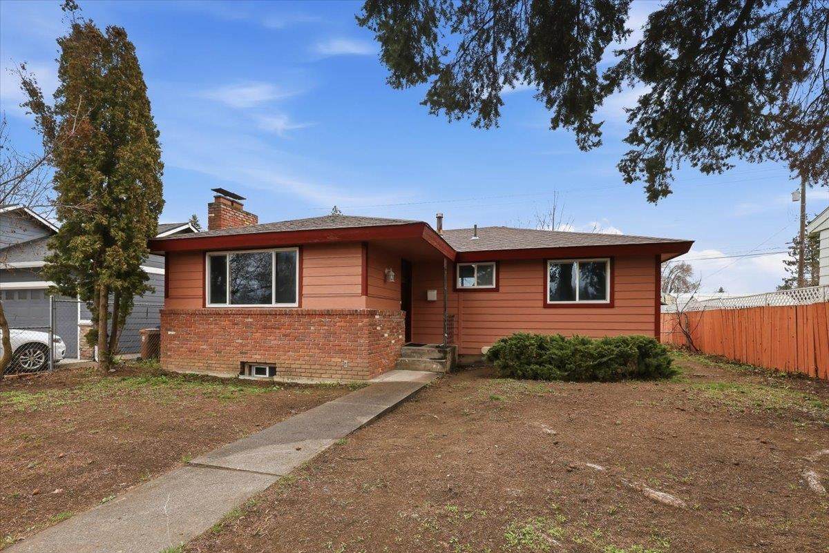 5616 Lincoln St - Photo 1