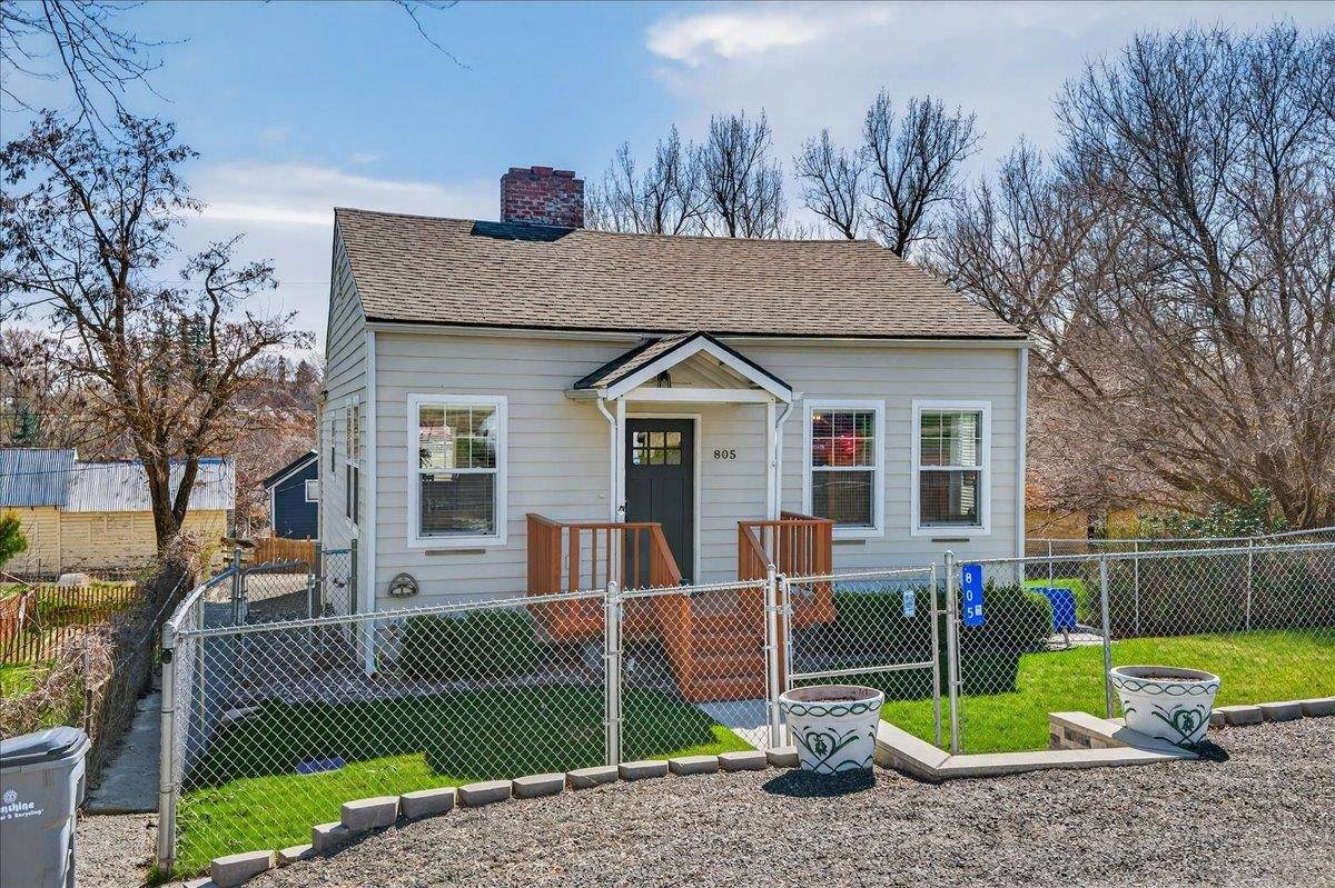 805 Sinclair St - Photo 1