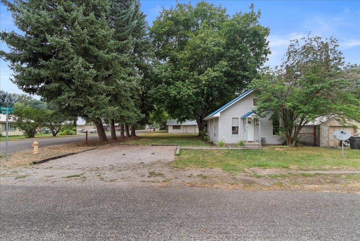208 Victoria St - Photo 1