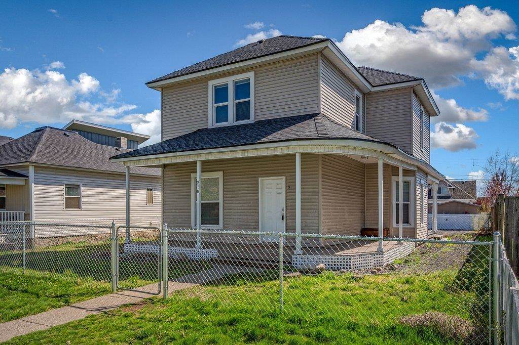 218 Baldwin Ave - Photo 1