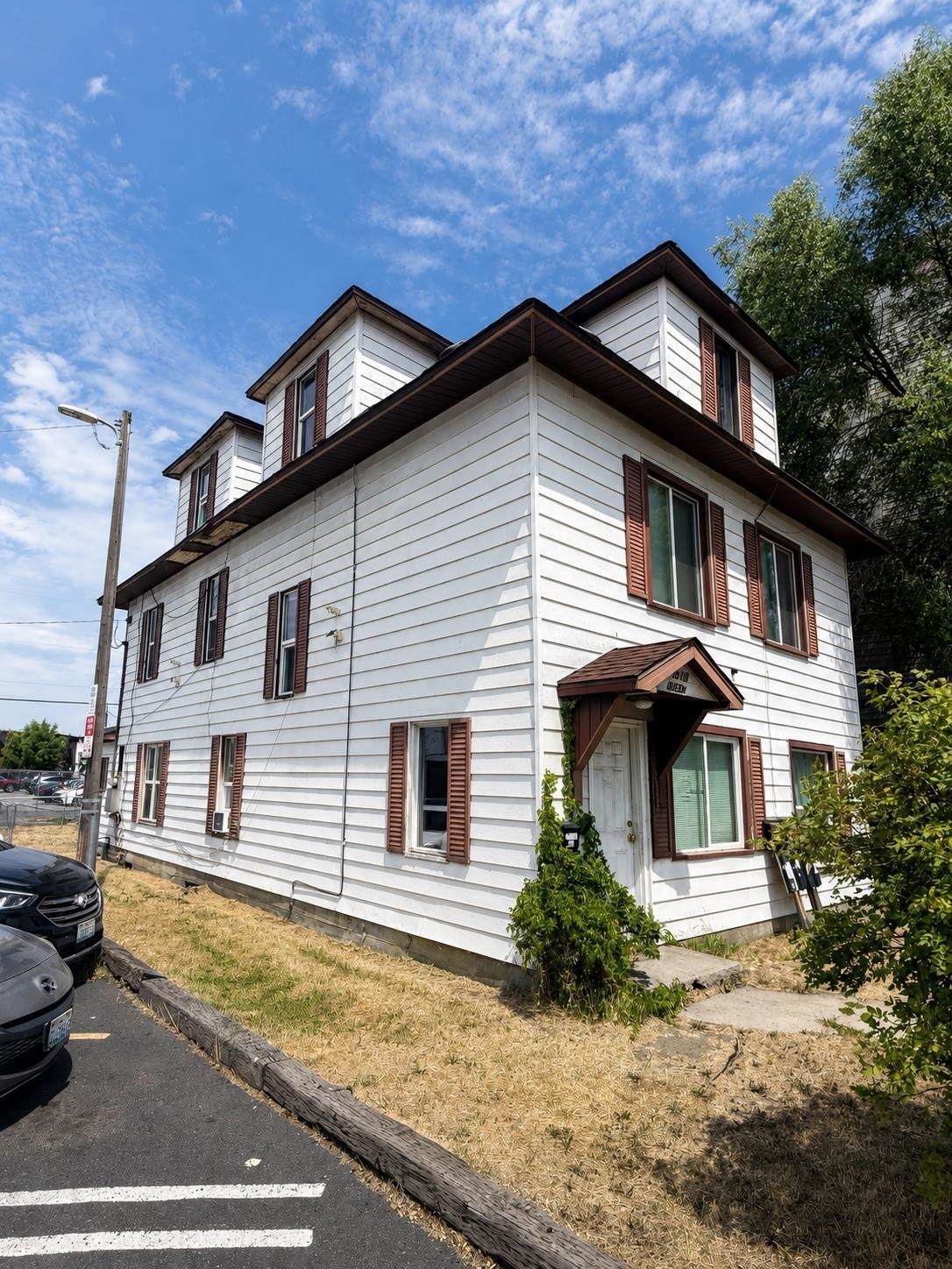 3011 Queen Ave - Photo 1