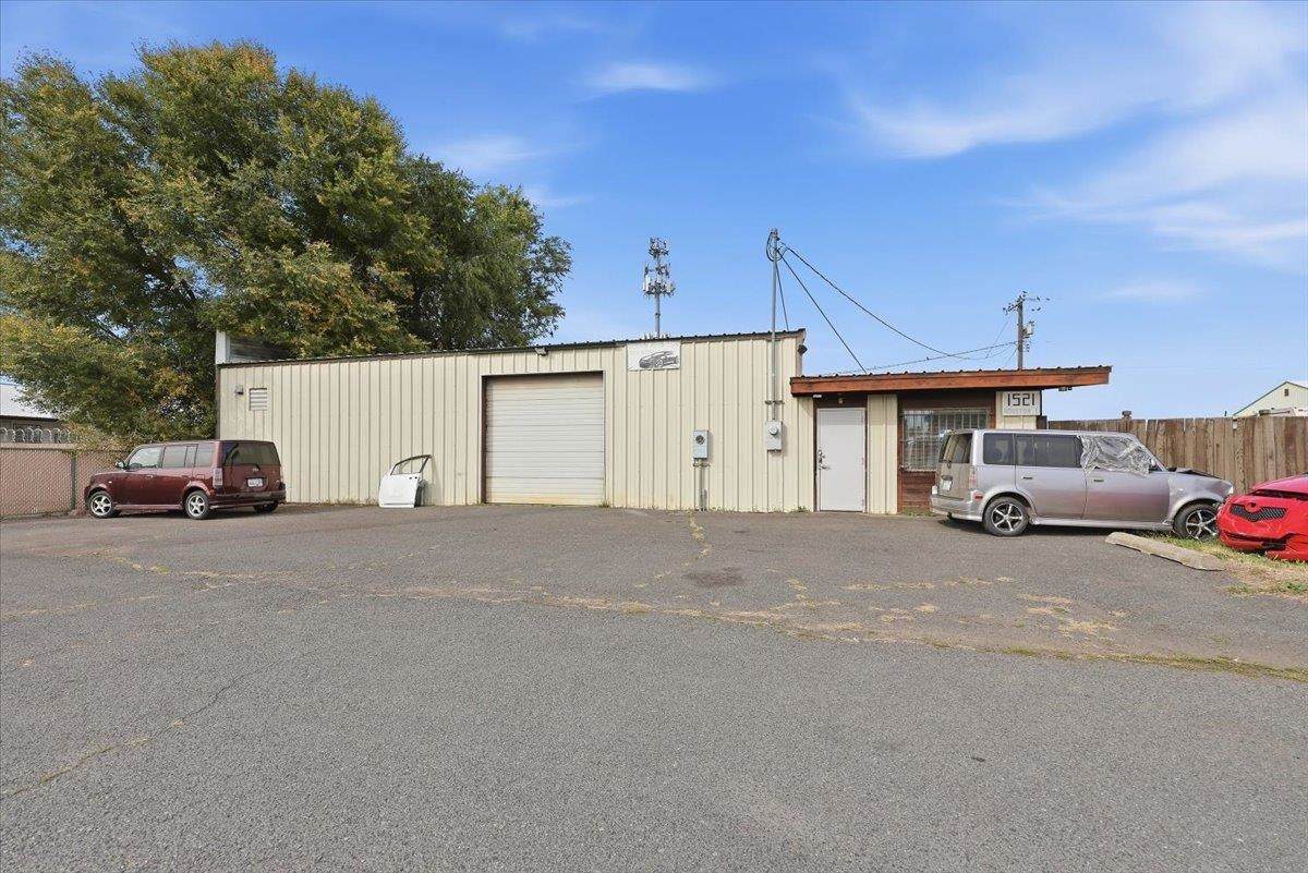 1521 Houston Ave - Photo 1