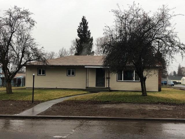 1608 Columbia Ave - Photo 1
