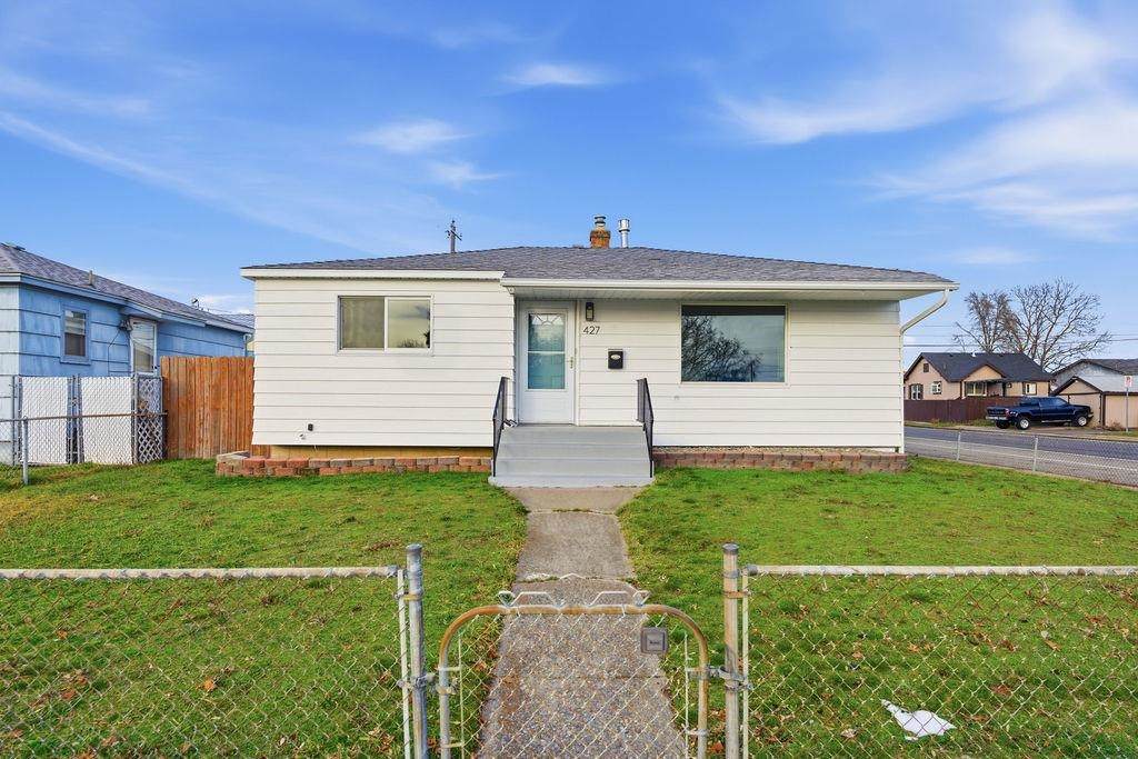 427 Longfellow Ave - Photo 1