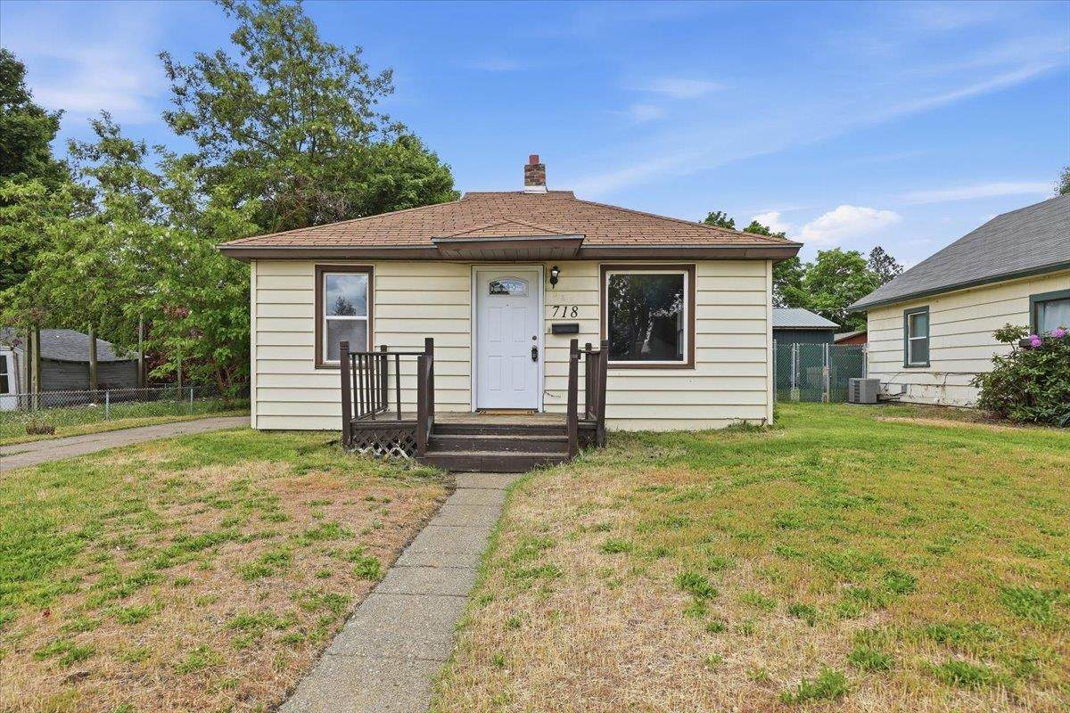 718 Queen Ave - Photo 1