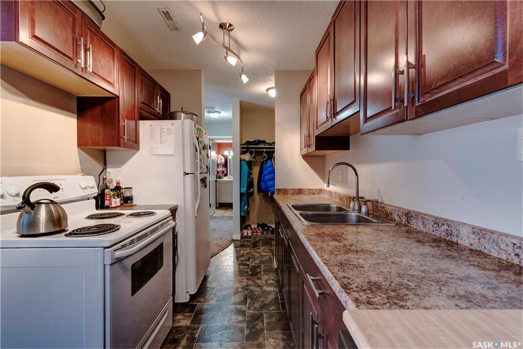 710 Melrose Avenue - Photo 1