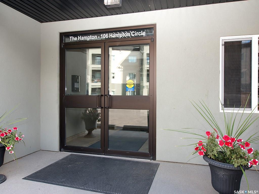 106 Hampton Circle - Photo 1