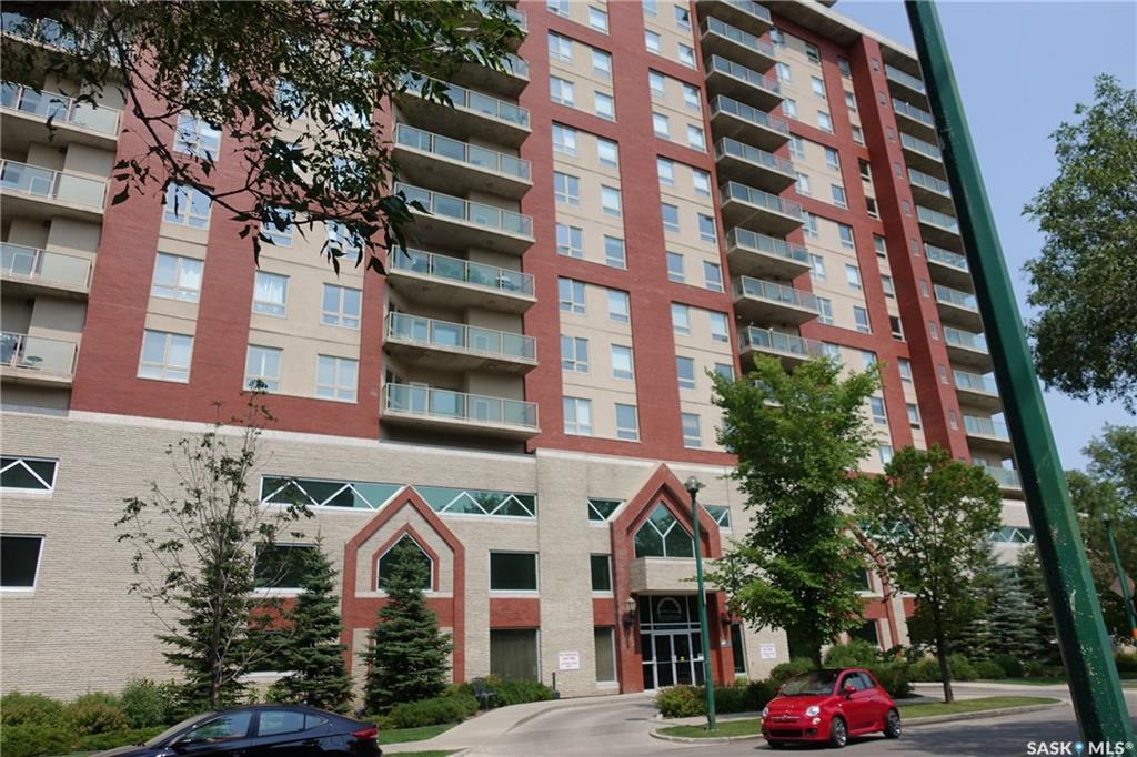 902 Spadina Crescent - Photo 1