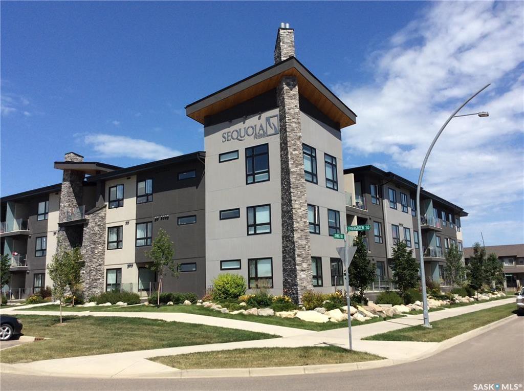235 Evergreen Square - Photo 1