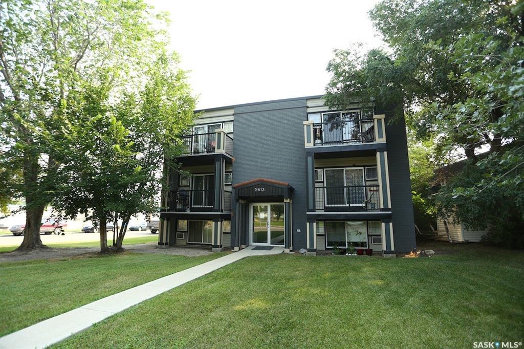 2613 Broadway Avenue - Photo 1
