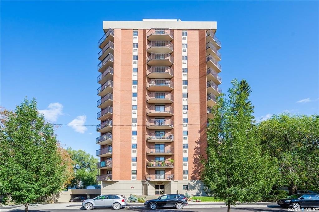 717 Victoria Avenue - Photo 1