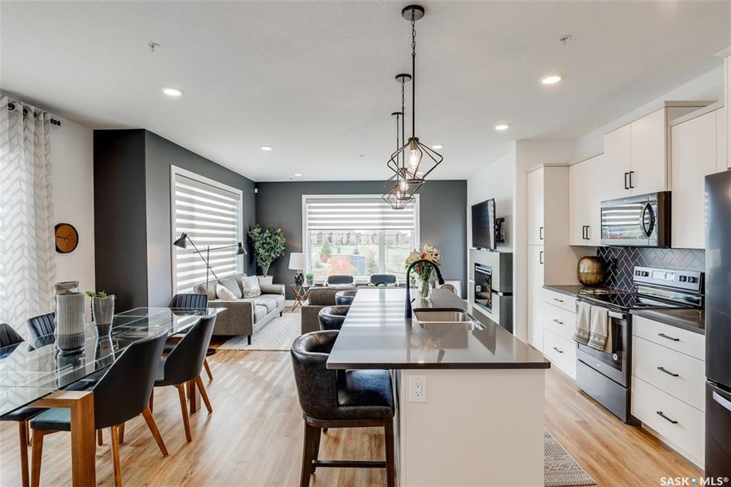105 Willis Crescent - Photo 1
