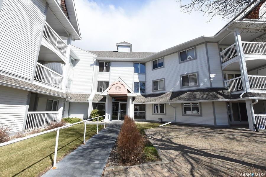 960 Assiniboine Avenue - Photo 1