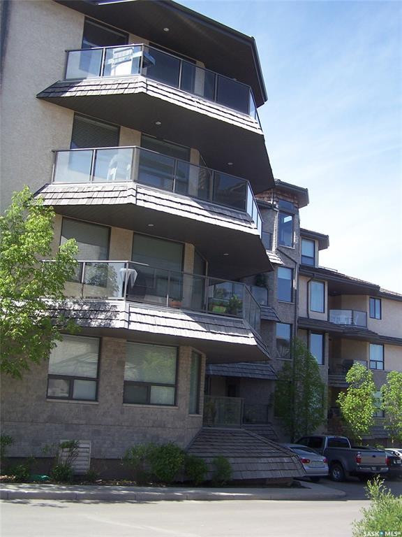 619 Saskatchewan Crescent - Photo 1