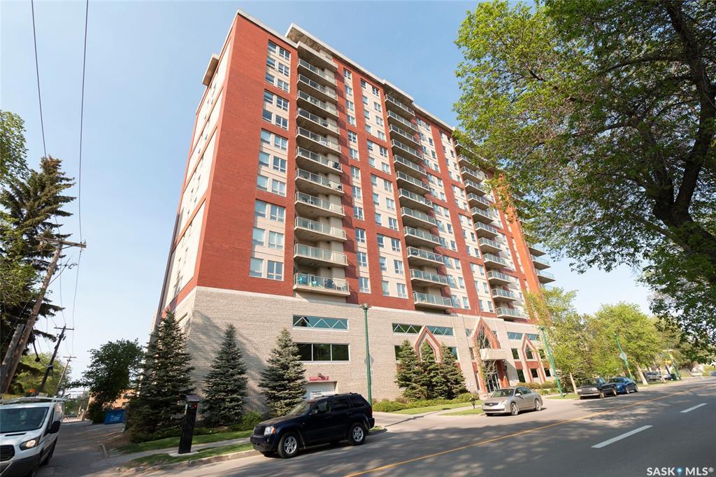 902 Spadina Crescent - Photo 1