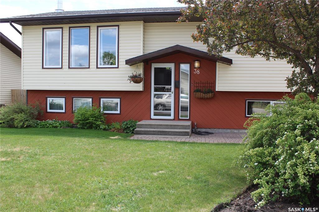 38 Howard Crescent - Photo 1