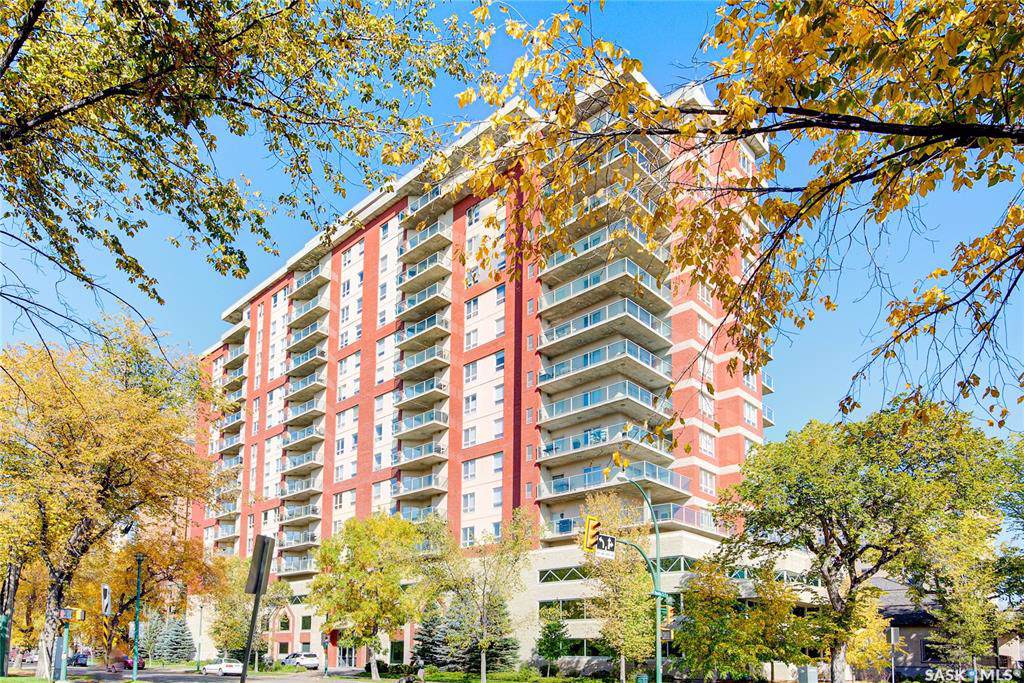902 Spadina Crescent - Photo 1