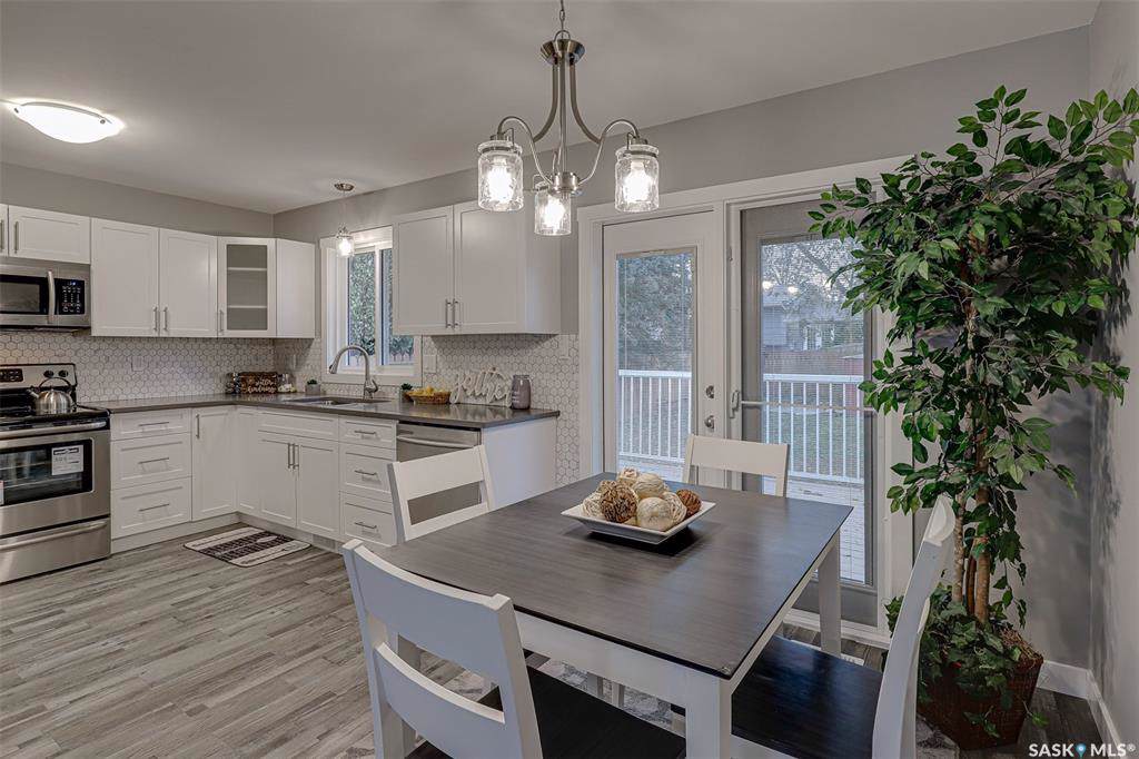 802 Whitewood Crescent - Photo 1