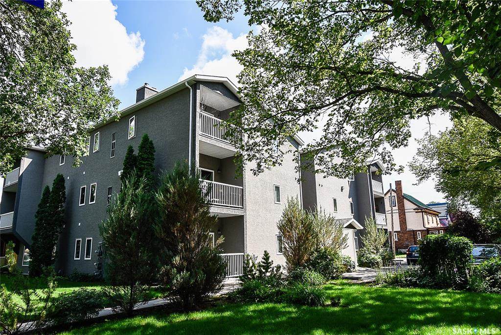 2935 Victoria Avenue - Photo 1